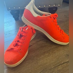 Adidas x Pharrell Williams Neon Orange Stan Smith Snekaers